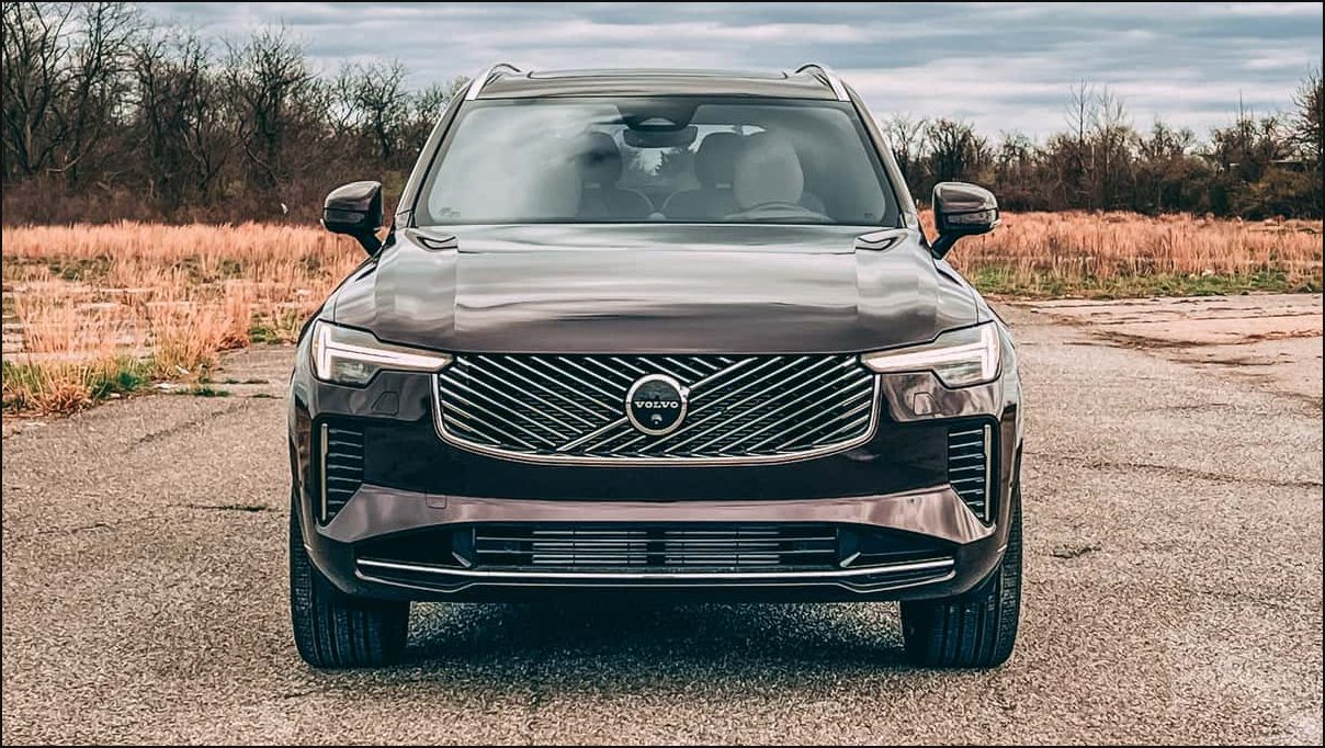 Женщина узнала, что за удаленный запуск Volvo XC90 нужно платить