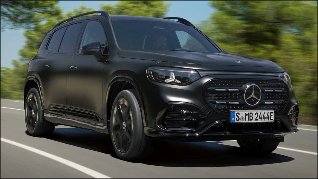 Новый Mercedes GLB 2026: семь мест, три экрана и два багажника