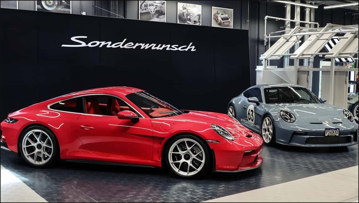 Неожиданность: два Porsche 911 S/T с одинаковыми значками