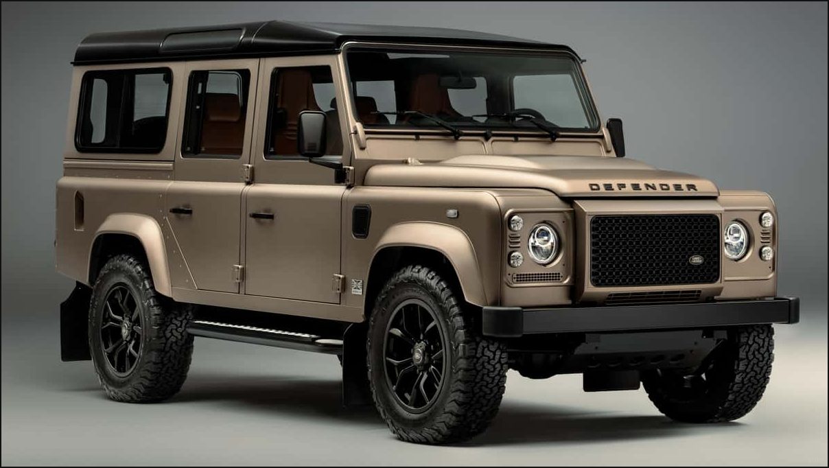 Land Rover тратит 300 часов на покраску классического Defender V-8