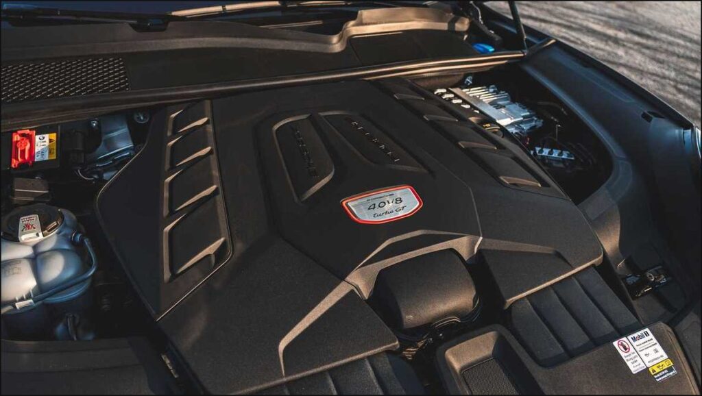 Porsche продолжит использовать бензиновые двигатели в будущем