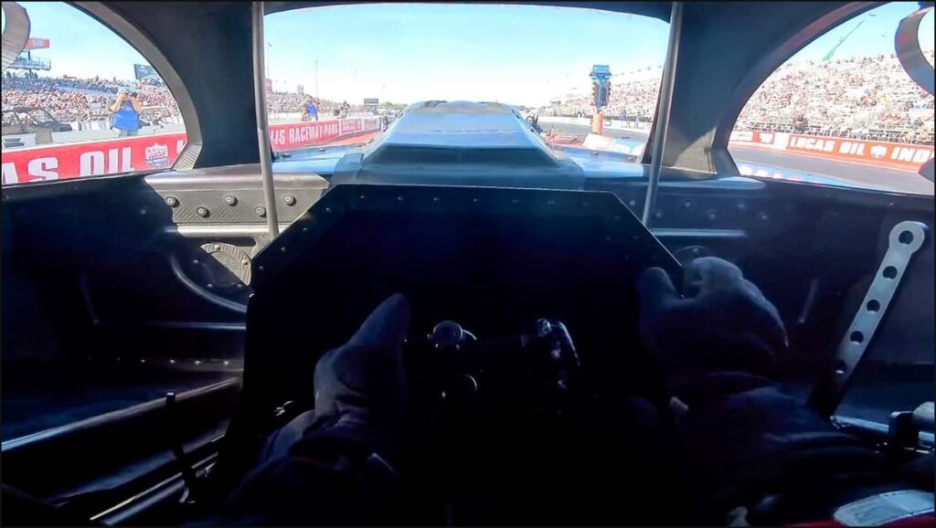 Как управлять Nitro Funny Car на скорости 330 миль в час